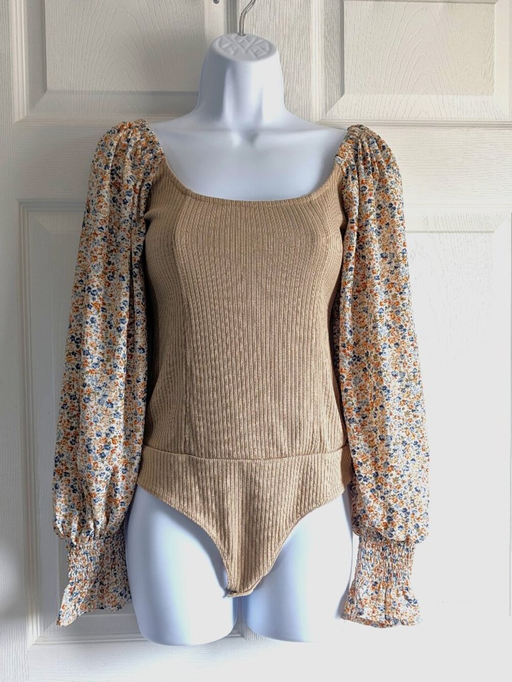 Promesa Ribbed Floral Puff Sleeve Bodysuit - Tan / Floral (Size Small)